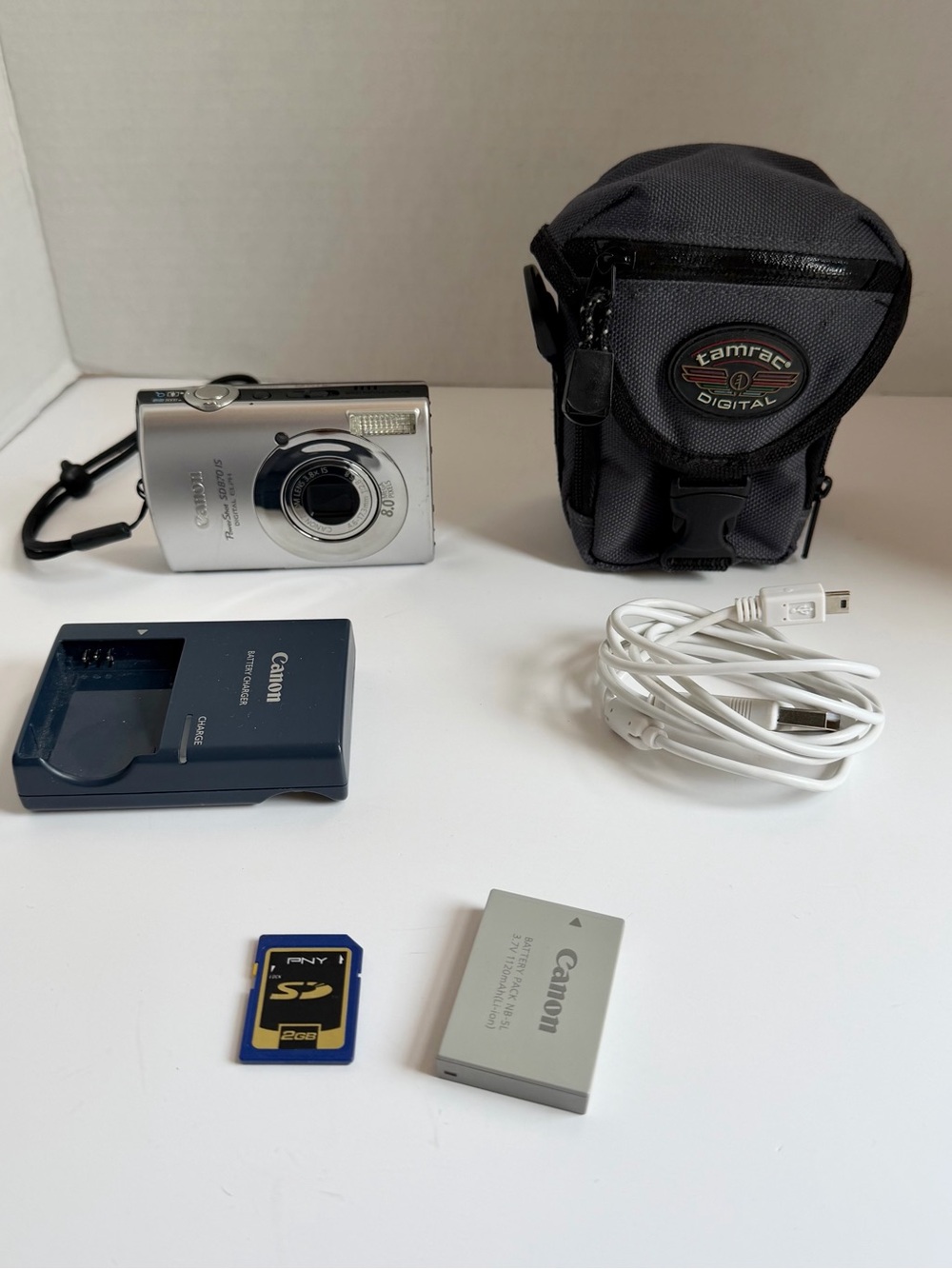 Canon PowerShot SD870 IS Elph Digital Camera 8MP 3.8x Optical Zoom Bundle